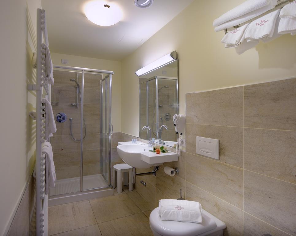 Standard Double or Twin Room,702666568:JPEG